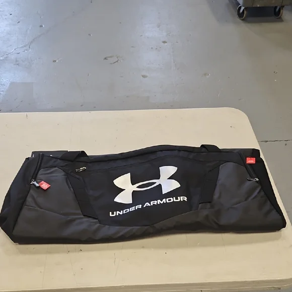 Under Armour Black Duffel Bag - Picture 2 of 3
